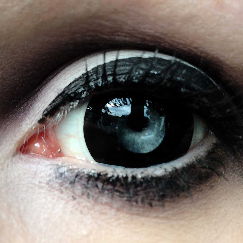 MesmerEyez - Black Out Halloween Mini Sclera Kontaktlinse - 17 mm - Schwarz